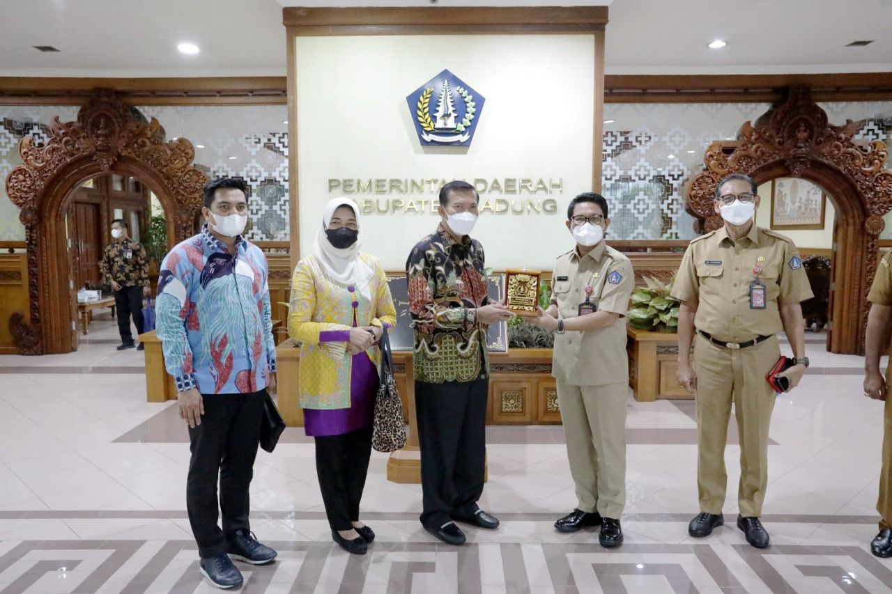 podiumnews.com-Studi Komparasi, Sekda Badung Terima Kunja Walikota Pekanbaru